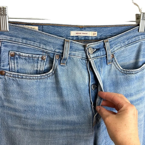 Levi’s - Wedgie Straight, Icon-Fit, Distressed Cropped High Rise Jeans - Size 27 - Picture 11 of 17